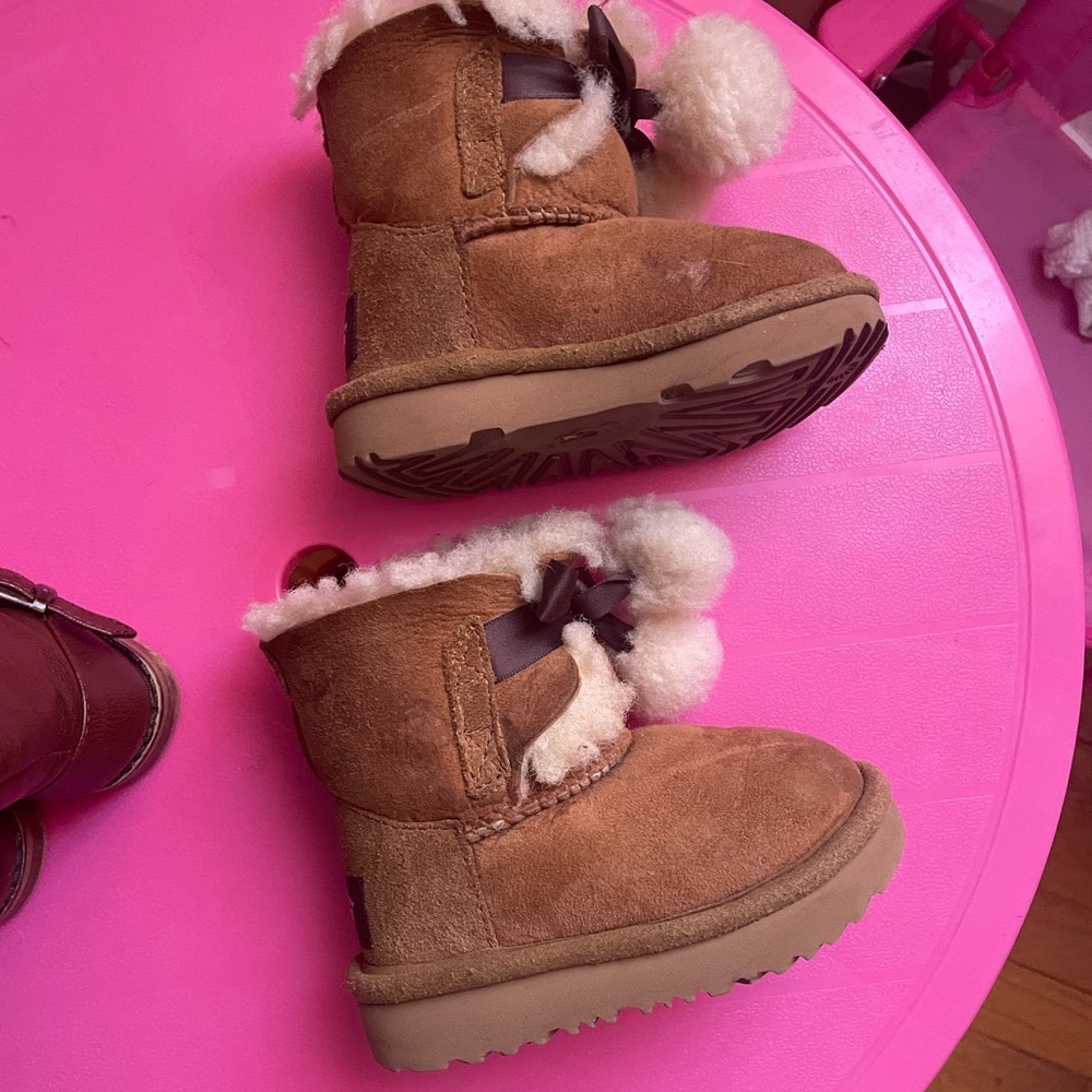 Good condition uggs - Picture 2 of 3